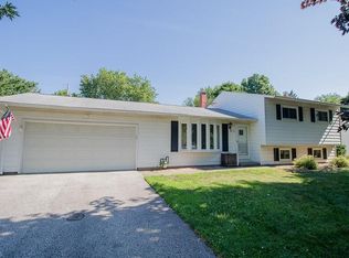 312 Meadows Dr, Painesville, OH 44077