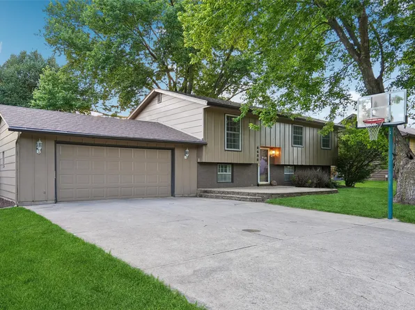 6686 NW 54th Ct, Johnston, IA 50131