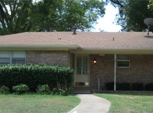 1202 E James St, Cleburne, TX 76031