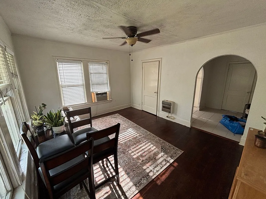 1 bed, 1.0 bath, 722 sqft, $1,200 — Photo 1