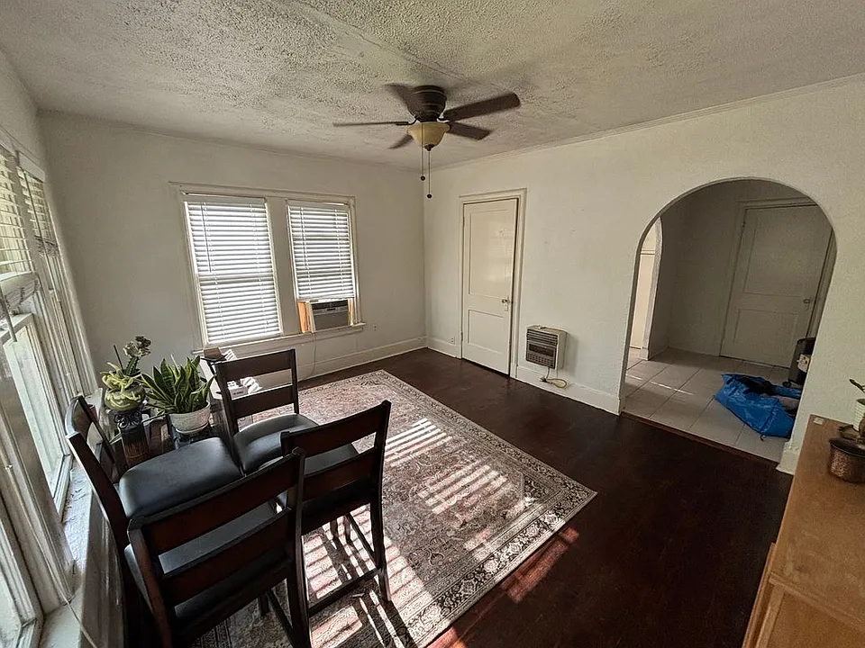 6127 Goliad Ave #202