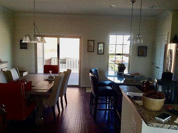 2nd image of 840 Oldham St