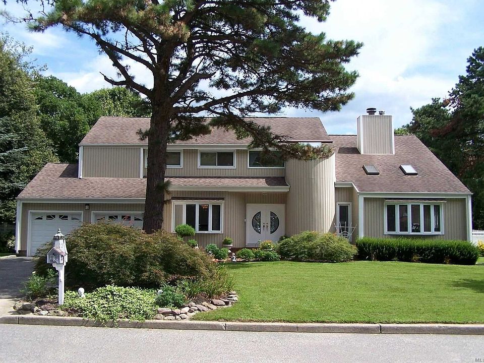 1st image of 15 Lily Dr