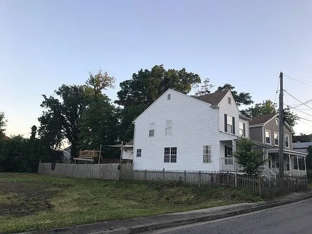 2508 Porter St — Photo 2