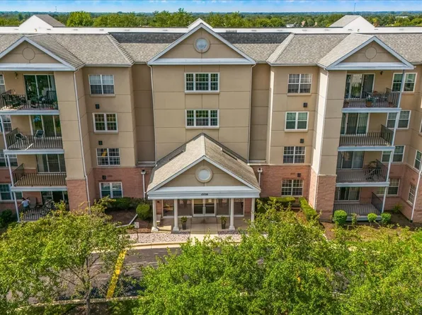 13750 S Bristlecone Dr #208, Plainfield, IL 60544