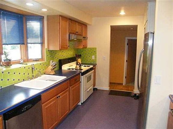 4th image of 944 Santa Clara Pl