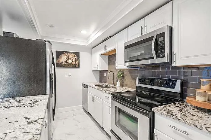855 N Village Dr N #203 — Photo 9