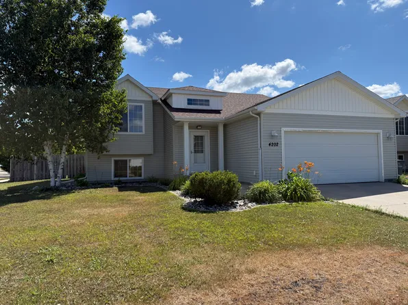 4202 17th St S, Moorhead, MN 56560
