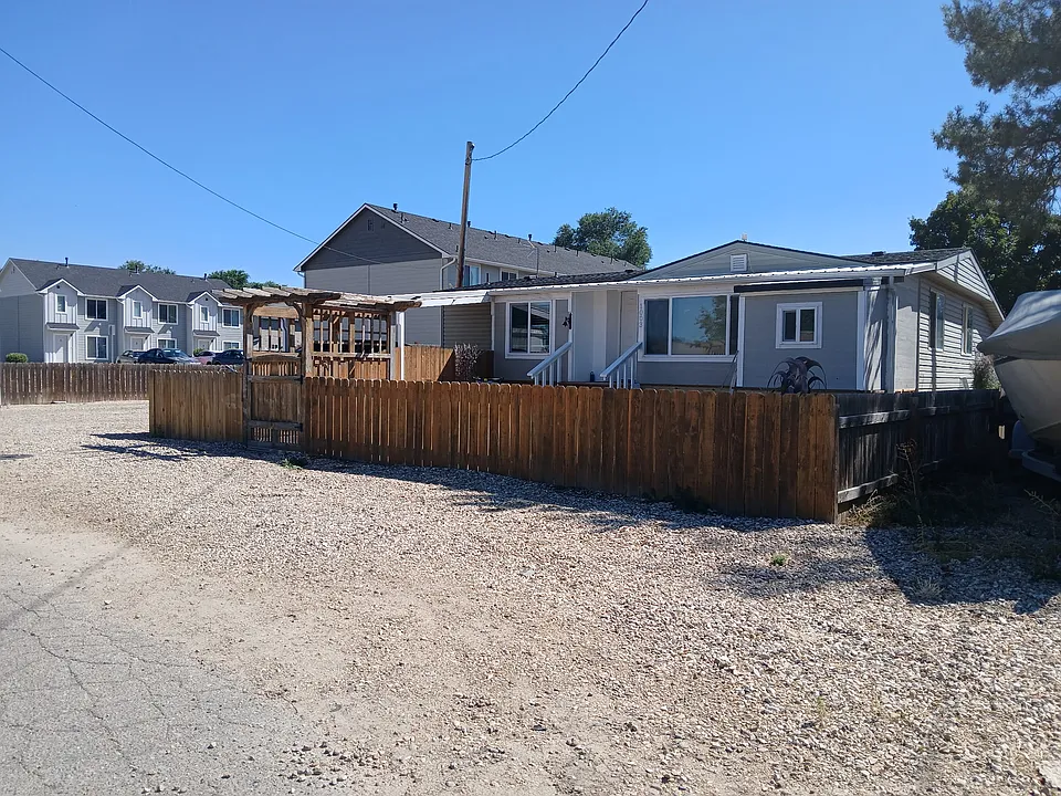 1003 E Iowa Ave