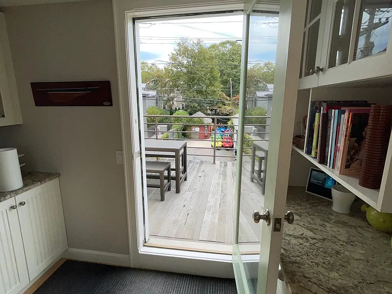 435 Thames St #1 — Photo 9