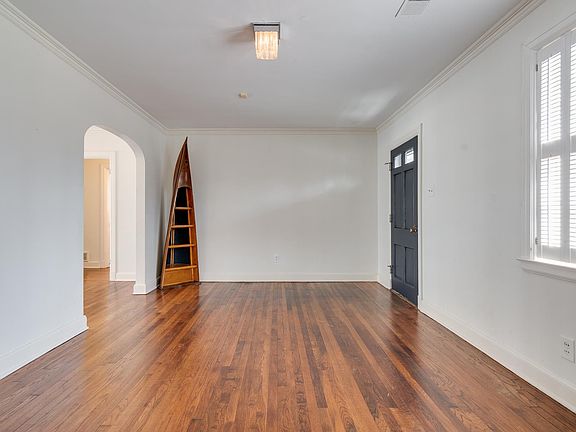 5th image of 537 Eastbourne Pl