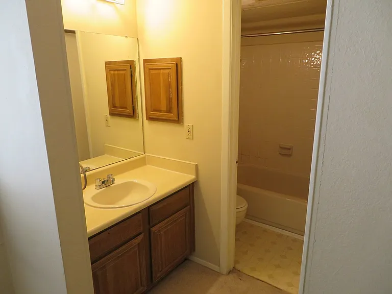 708 Graham Pl #204 — Photo 4