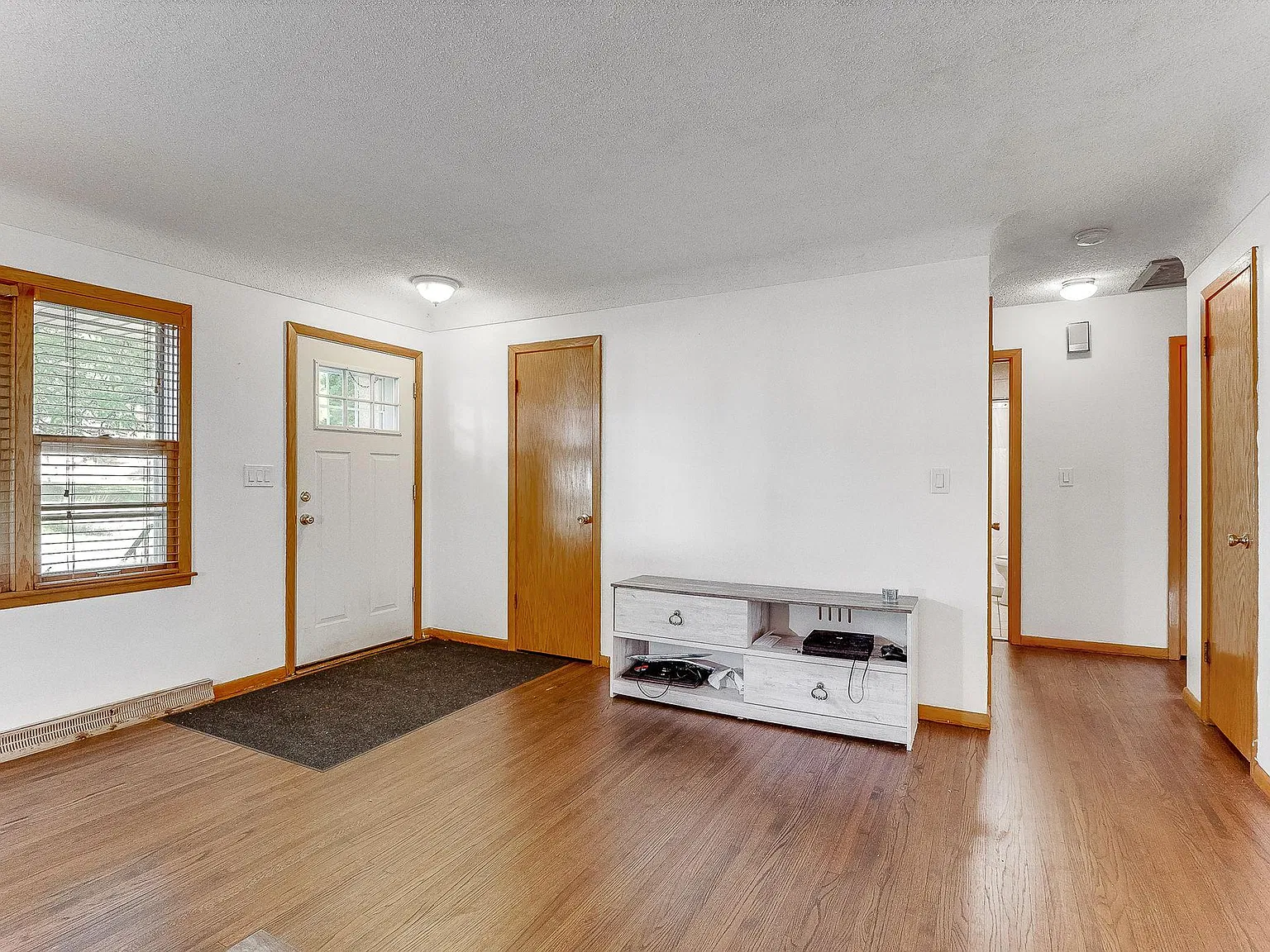 3 bed, 1600 sqft, $1,899 — Photo 3