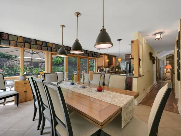 2 Oakdale Avenue, Farmingville, NY 11738