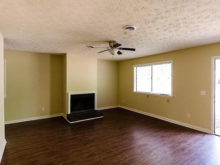 111 Langford Ct #111 — Photo 8