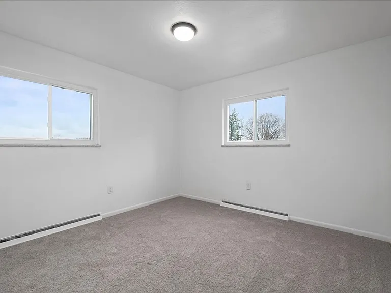 1303 Cloverdale St — Photo 32