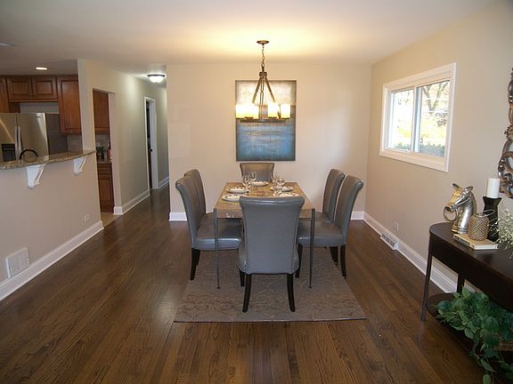 5th image of 1123 N Derbyshire Dr