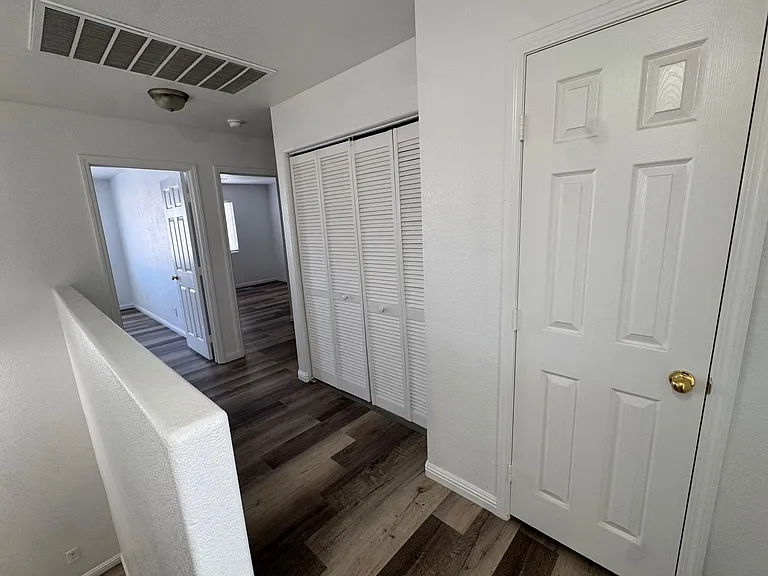 3835 Macedonia Ave — Photo 9