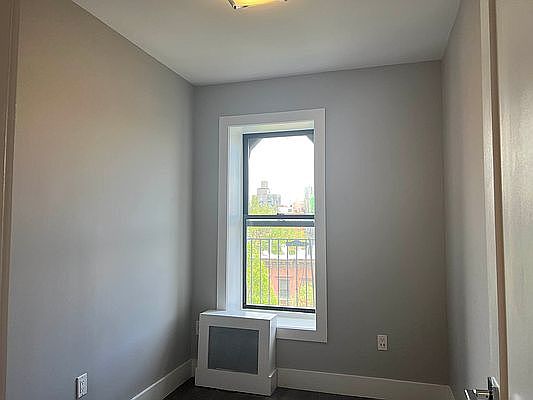 5th image of 228 E 116th St