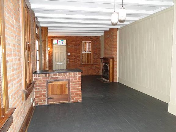 Living Room/Dining Area