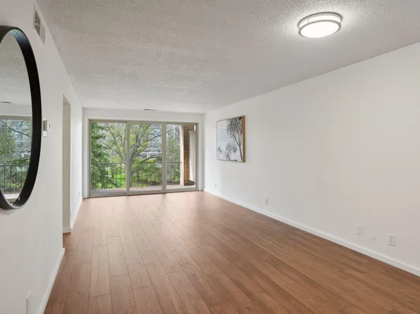 6328 Barrie Rd APT 3C, Edina, MN 55435