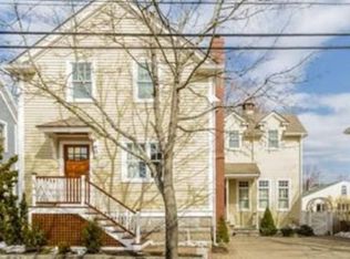 16 Chestnut St, Marblehead, MA 01945