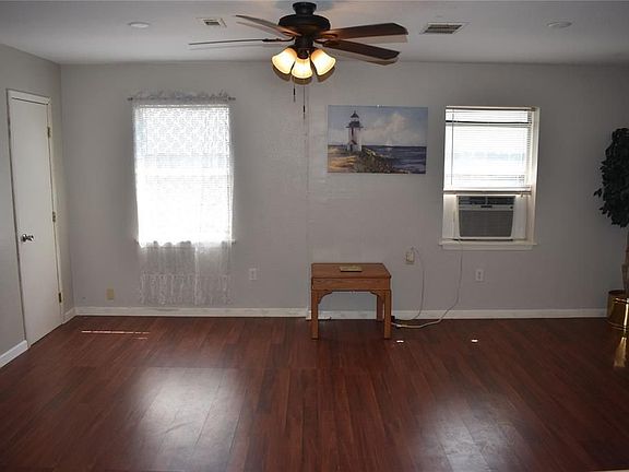 4th image of 2432 38th Ave N