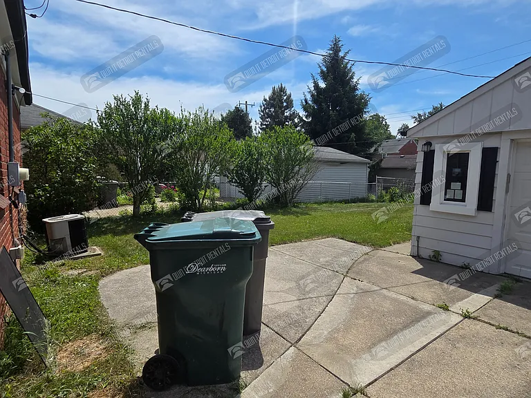 23745 Oak St — Photo 3