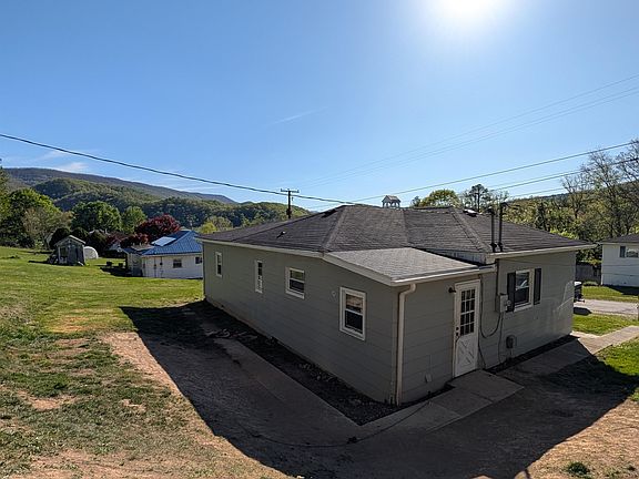 4th image of 218 Church St