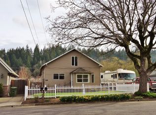 1113 Madison St, Silverton, OR 97381