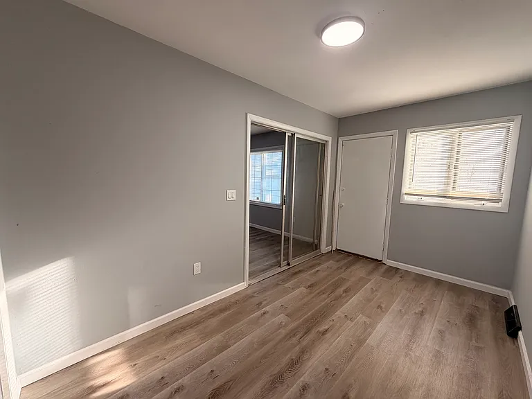 142 Van Buren Ave — Photo 9
