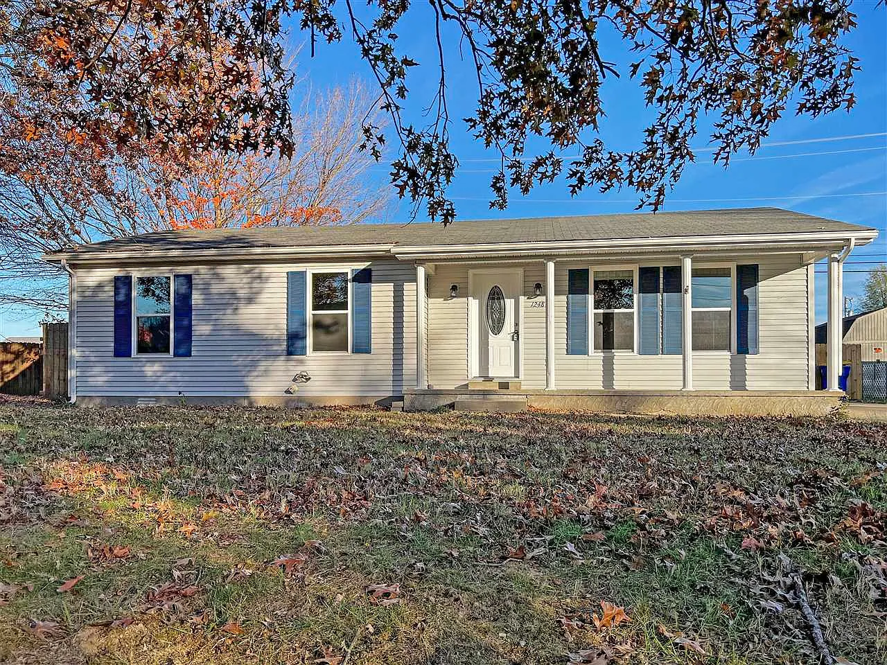 3 bed, 1200 sqft, $1,650 — Photo 1