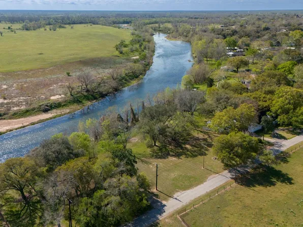 160 Burford St, Columbus, TX 78934