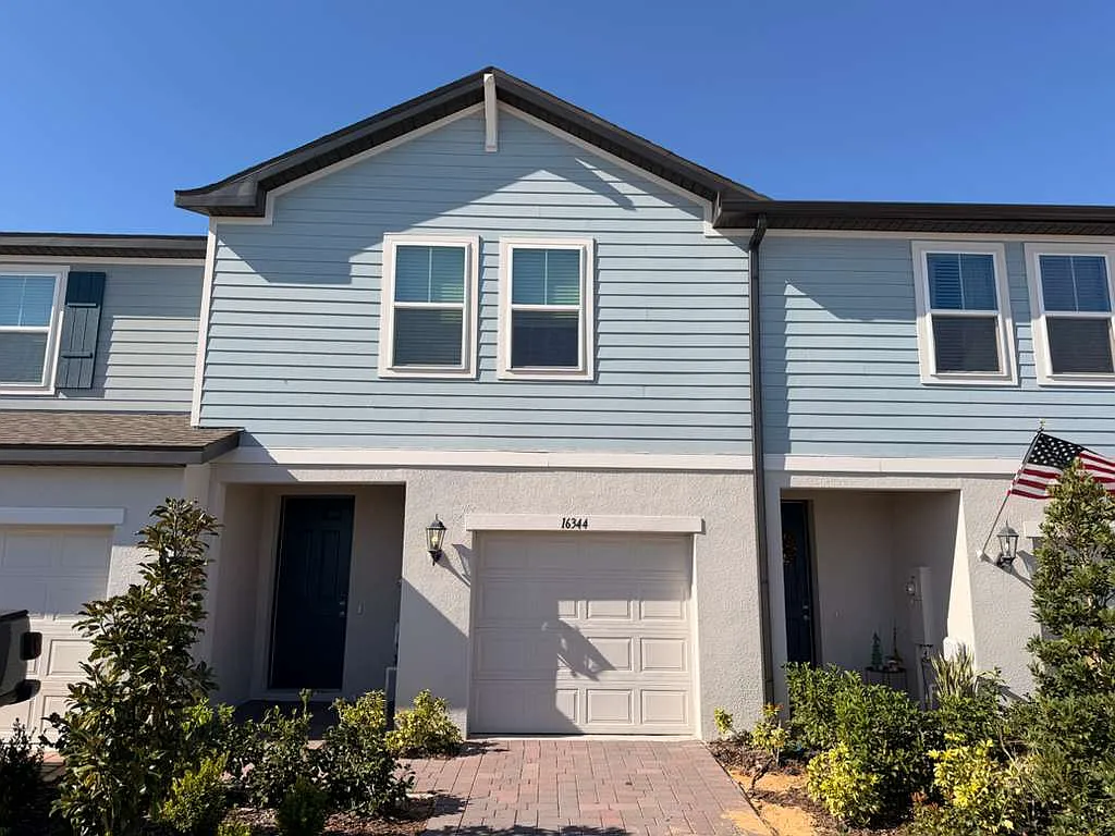 3 bed, 2.5 bath, 1477 sqft, $2,120 — Photo 1