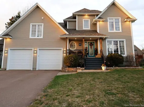 41 Cyr St, Dieppe, NB E1A 8A1