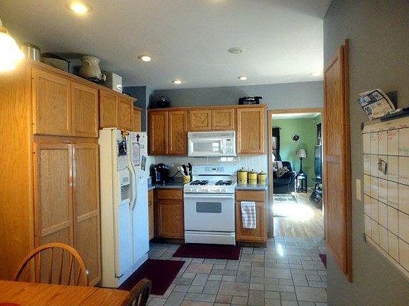 3rd image of 1222 Lewis Ave