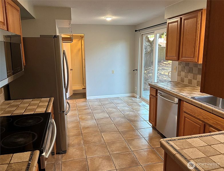 5th image of 2333 Edmunds Avenue NE