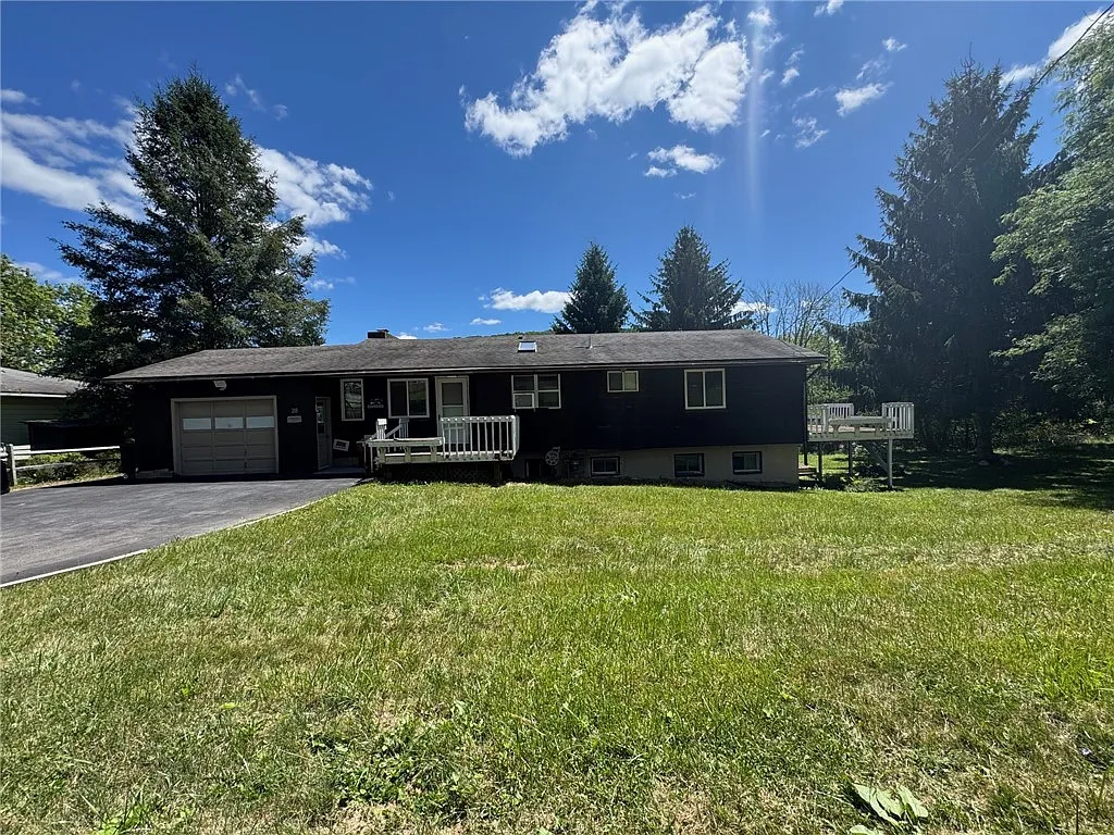 28 Hillcrest Dr photo 1