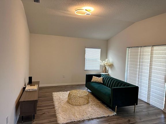 5th image of 1099 Dania Circle NE