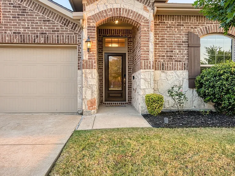 11720 Champion Creek Dr — Photo 2