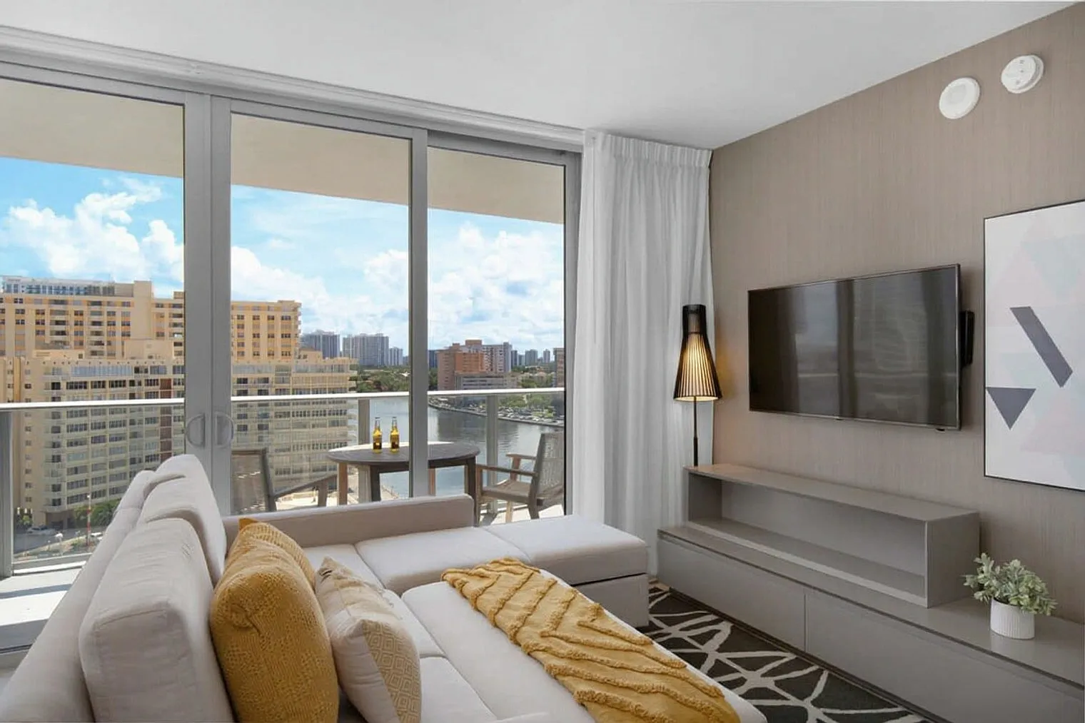 2 bed, 2.0 bath, 1097 sqft, $4,835 — Photo 3