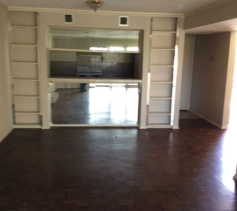2nd image of 700 Sunset Dr APT 205