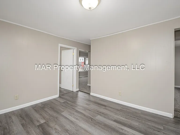 251 W Harris Ave — Photo 17