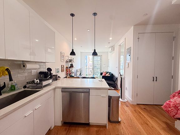 4th image of 436 Lafayette Ave #4B