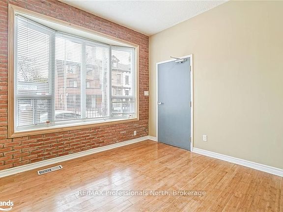 3rd image of 214 Gerrard St E