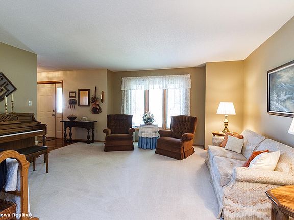 4th image of 190 Parkview Dr