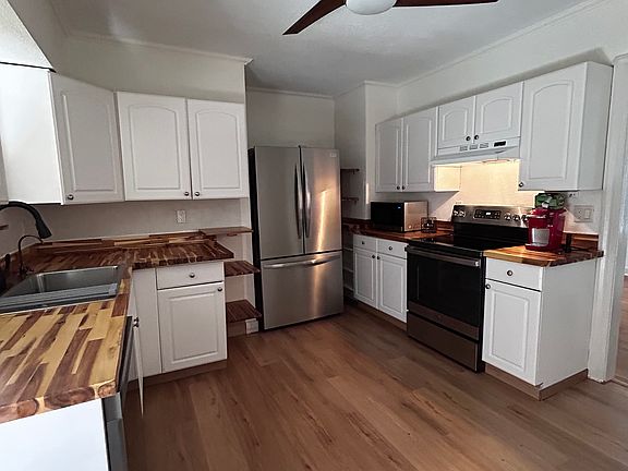 4th image of 3017 E Washington St