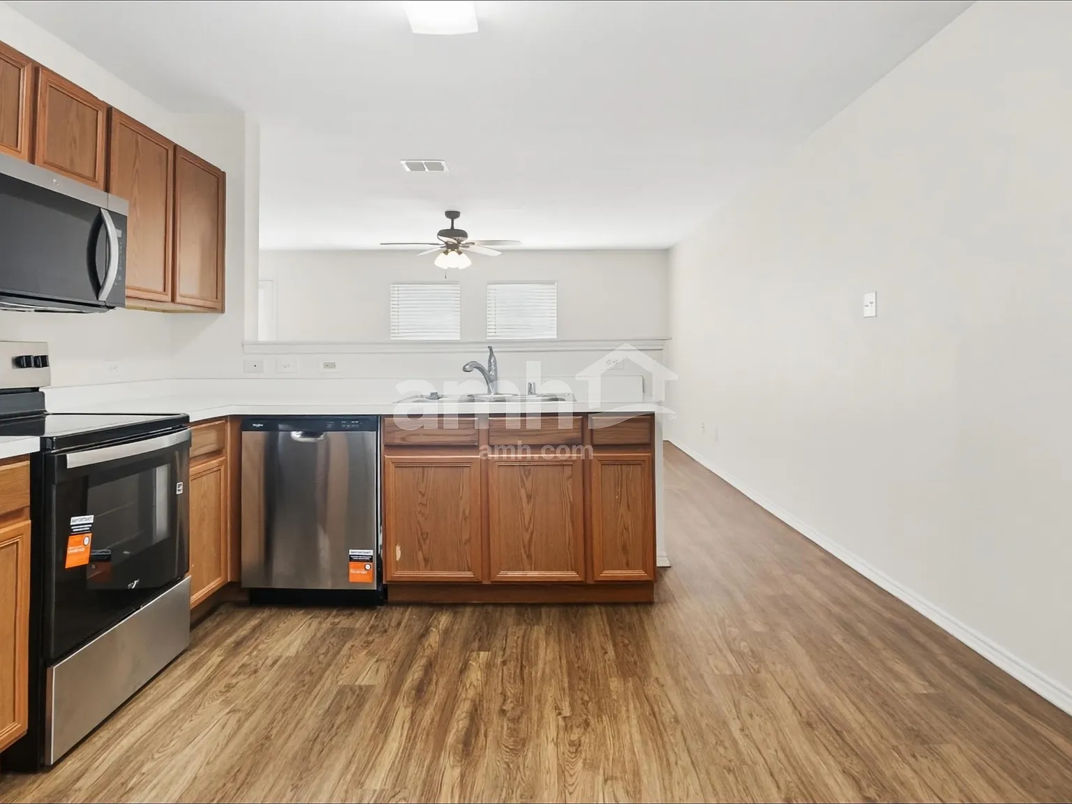 4 bed, 2.0 bath, 1941 sqft, $2,200 — Photo 4