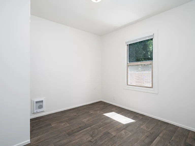 10746 NE Wygant St — Photo 28
