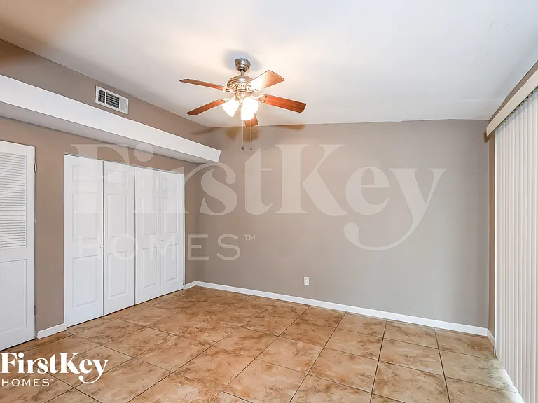 2240 Cherry Ln — Photo 7